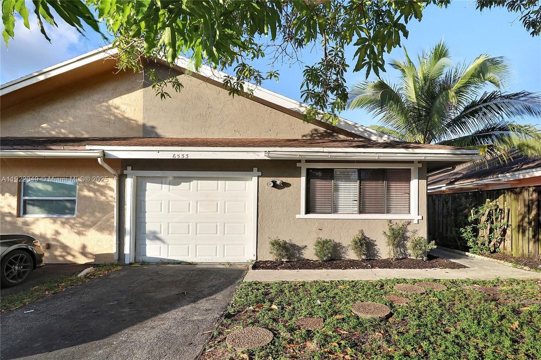 For Sale: $365,000 (4 beds, 2 baths, 1180 Square Feet)