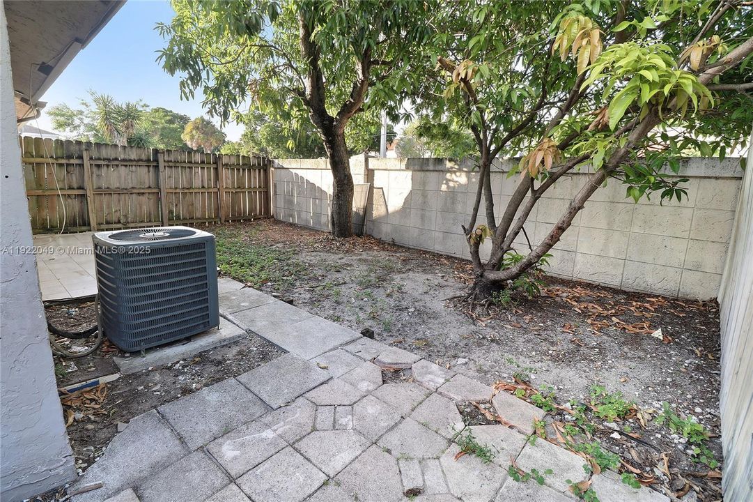 For Sale: $365,000 (4 beds, 2 baths, 1180 Square Feet)