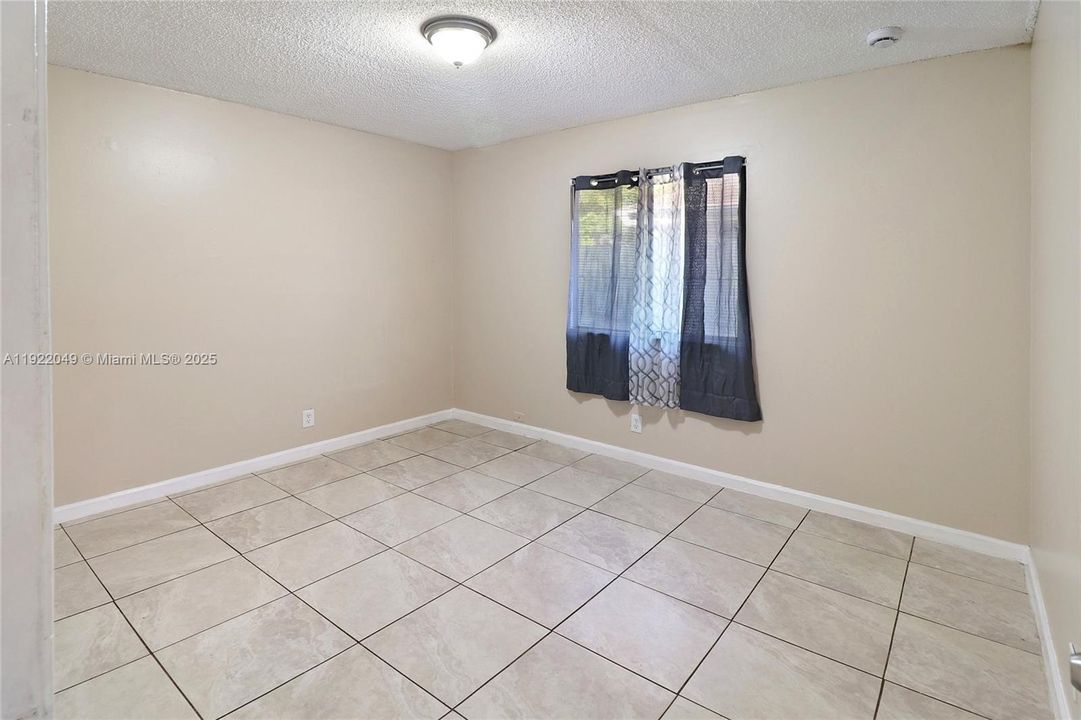 For Sale: $365,000 (4 beds, 2 baths, 1180 Square Feet)