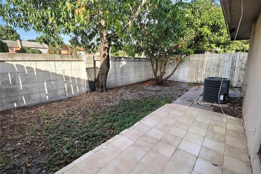 For Sale: $365,000 (4 beds, 2 baths, 1180 Square Feet)