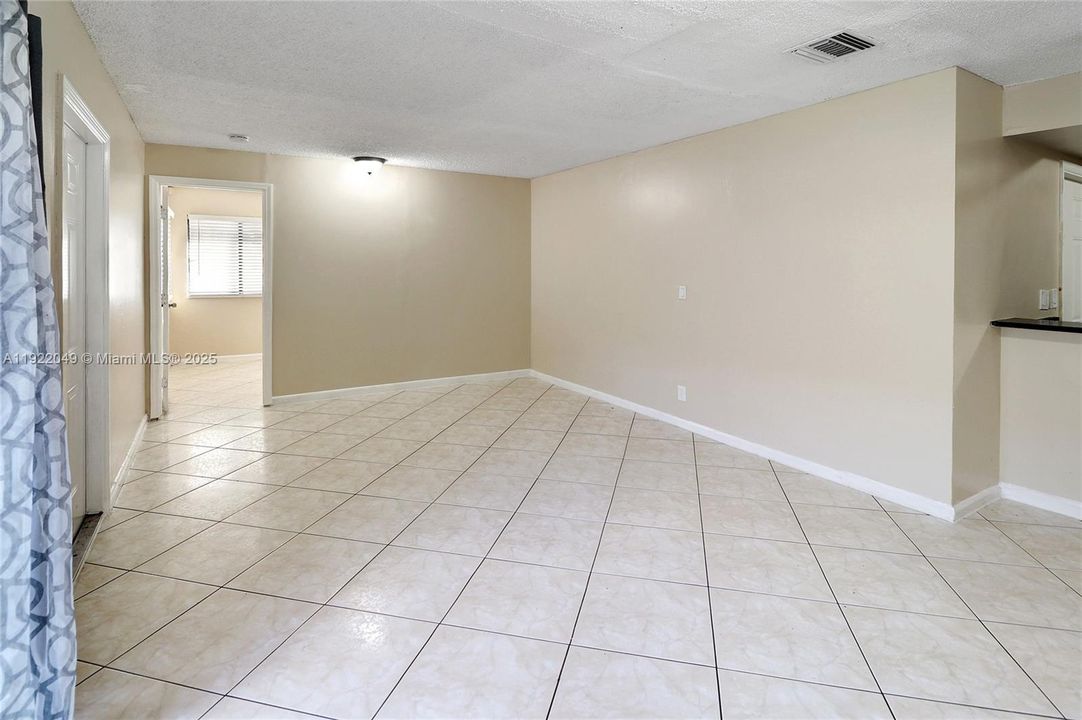 For Sale: $365,000 (4 beds, 2 baths, 1180 Square Feet)