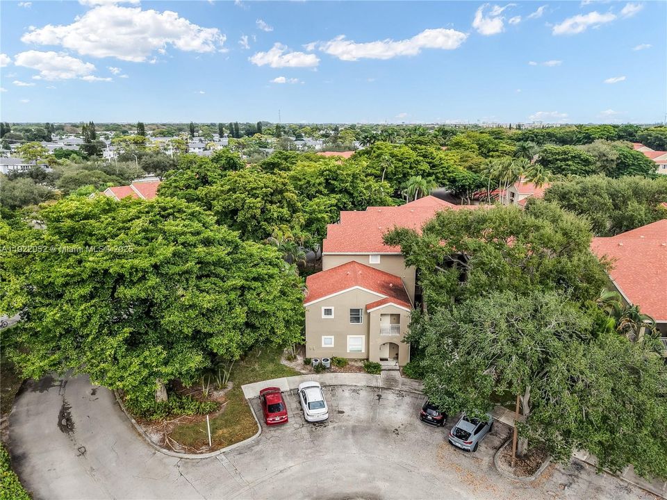 For Rent: $2,000 (1 beds, 1 baths, 636 Square Feet)