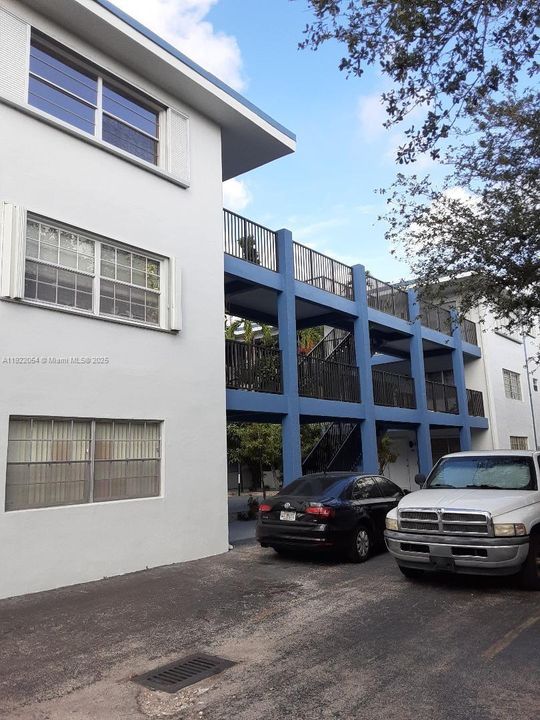 For Rent: $1,850 (1 beds, 1 baths, 650 Square Feet)