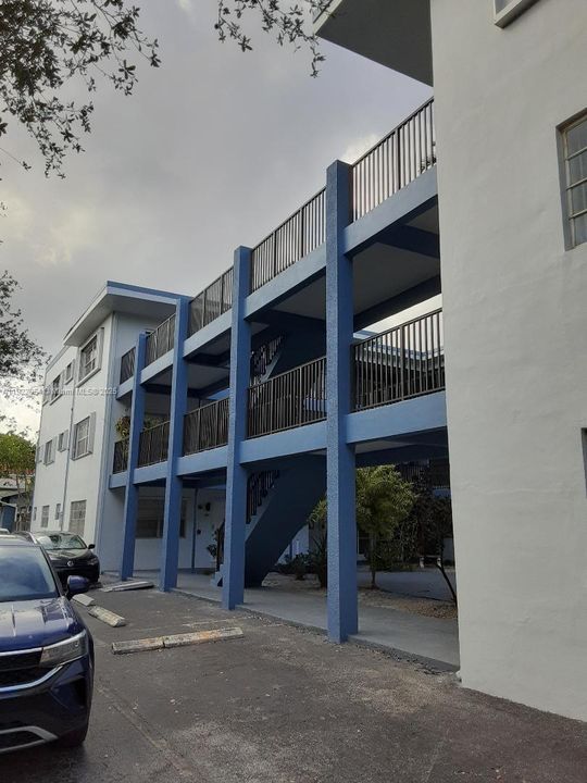 For Rent: $1,850 (1 beds, 1 baths, 650 Square Feet)