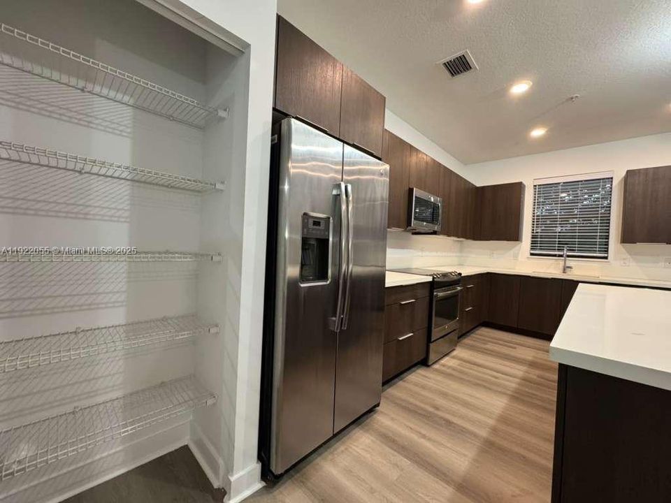 出租: $3,500 (3 贝兹, 2 浴室, 1517 平方英尺)