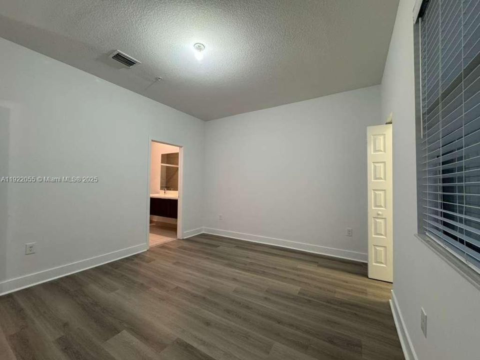 出租: $3,500 (3 贝兹, 2 浴室, 1517 平方英尺)