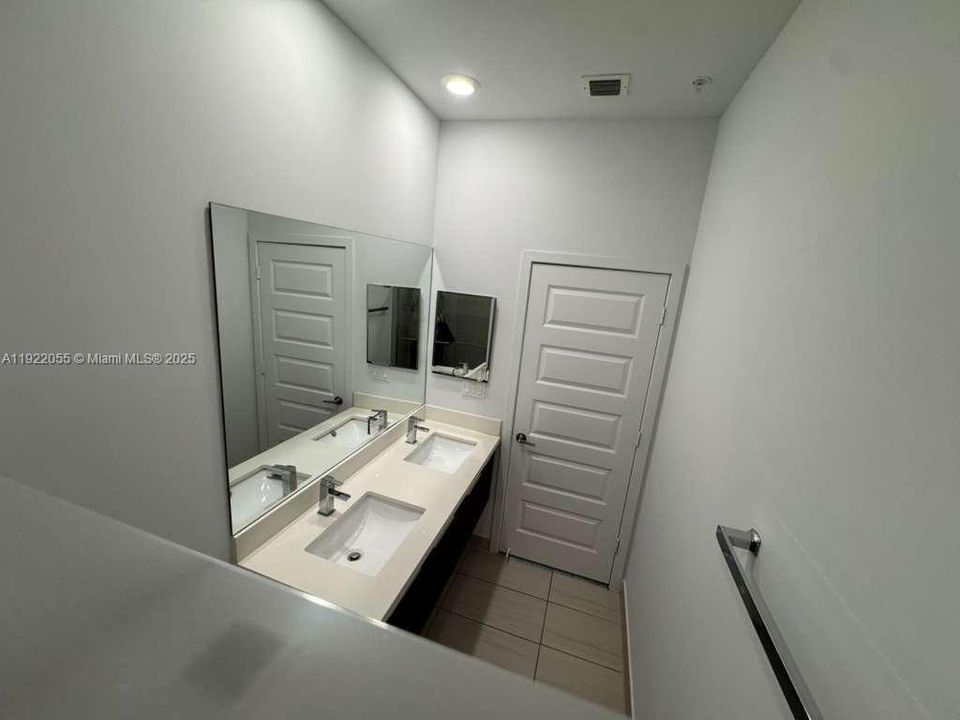 出租: $3,500 (3 贝兹, 2 浴室, 1517 平方英尺)