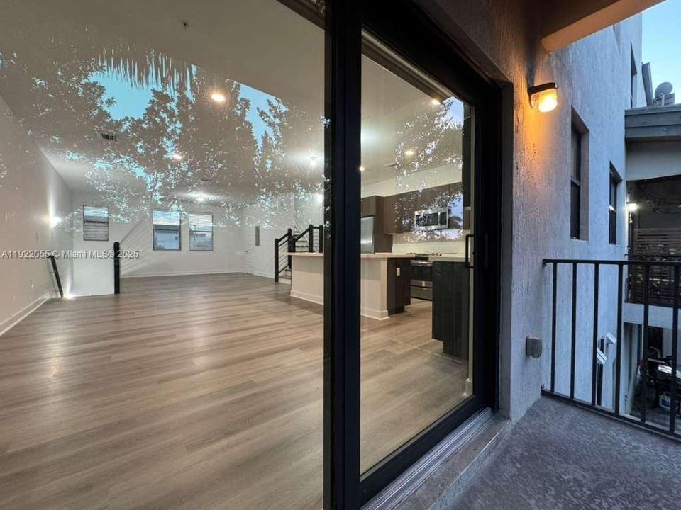 出租: $3,500 (3 贝兹, 2 浴室, 1517 平方英尺)