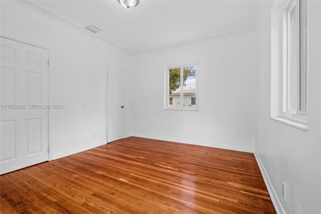 For Rent: $5,500 (5 beds, 4 baths, 1325 Square Feet)