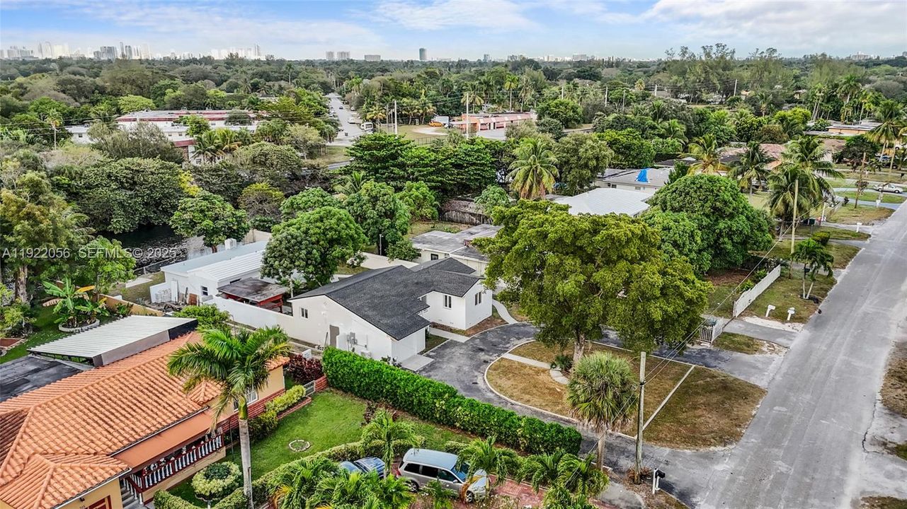 For Rent: $5,500 (5 beds, 4 baths, 1325 Square Feet)