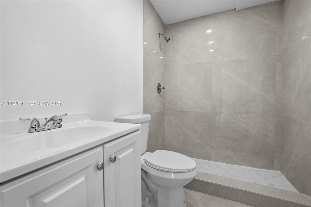 For Rent: $5,500 (5 beds, 4 baths, 1325 Square Feet)