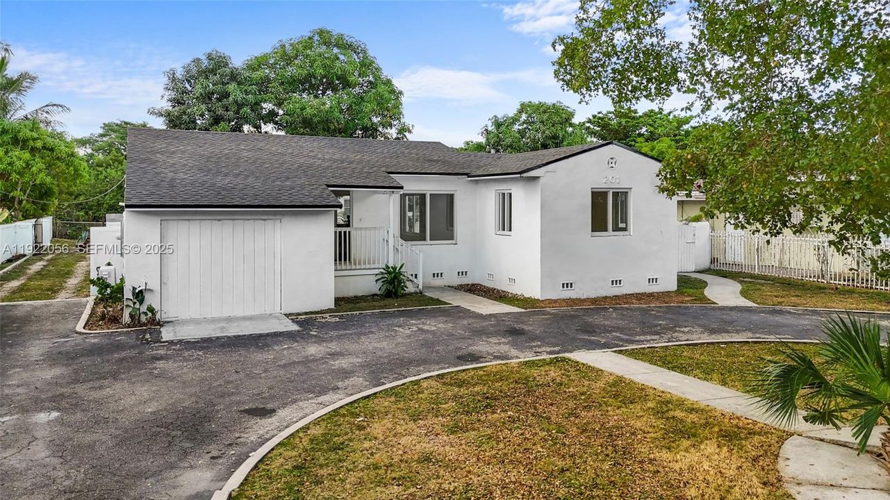 For Rent: $5,500 (5 beds, 4 baths, 1325 Square Feet)