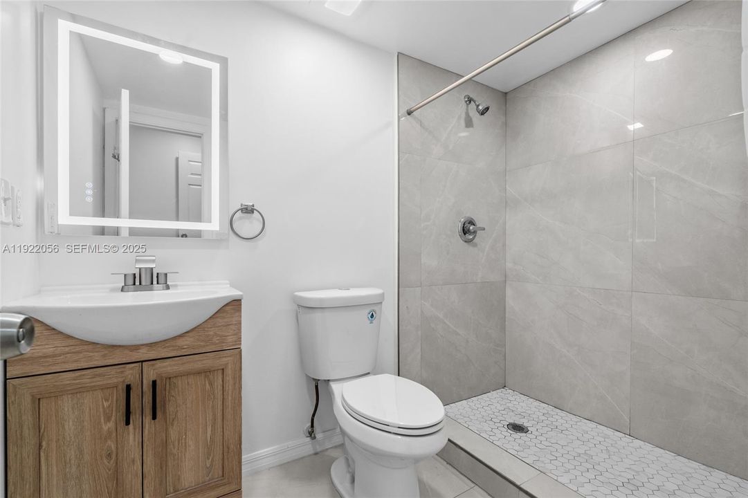 For Rent: $5,500 (5 beds, 4 baths, 1325 Square Feet)