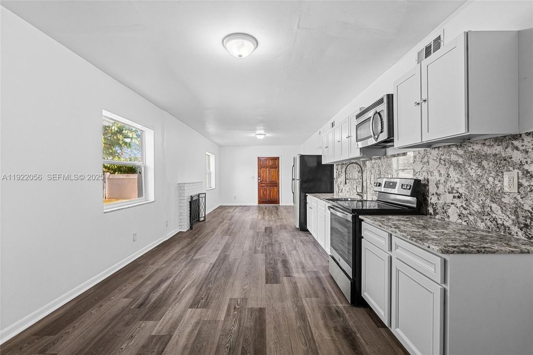 For Rent: $5,500 (5 beds, 4 baths, 1325 Square Feet)