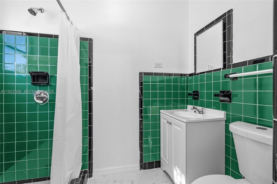 For Rent: $5,500 (5 beds, 4 baths, 1325 Square Feet)