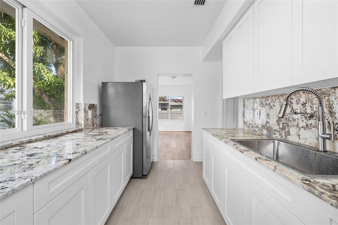 For Rent: $5,500 (5 beds, 4 baths, 1325 Square Feet)