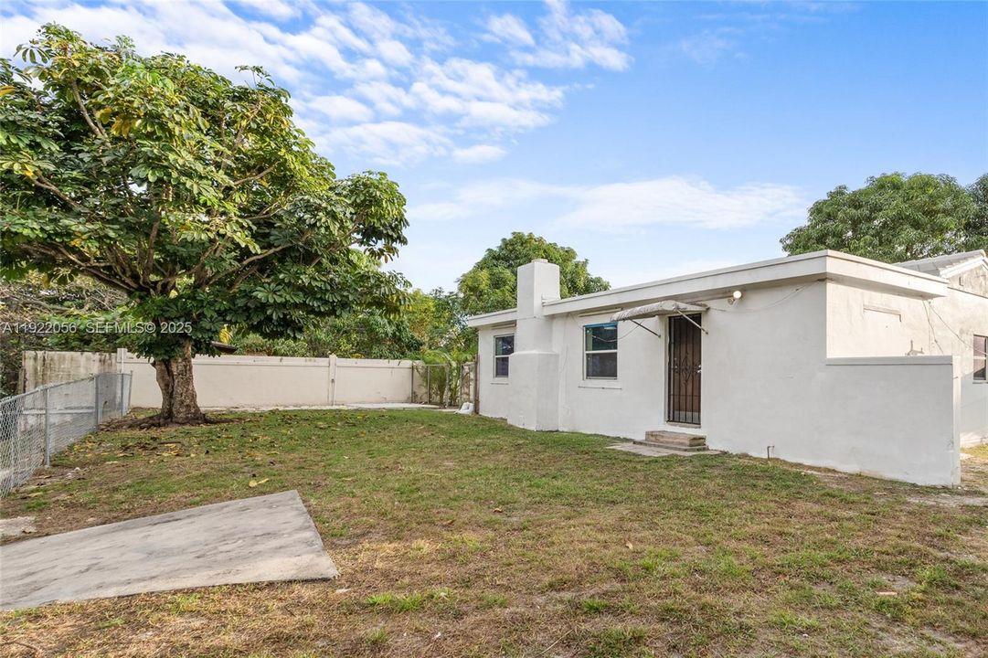 For Rent: $5,500 (5 beds, 4 baths, 1325 Square Feet)