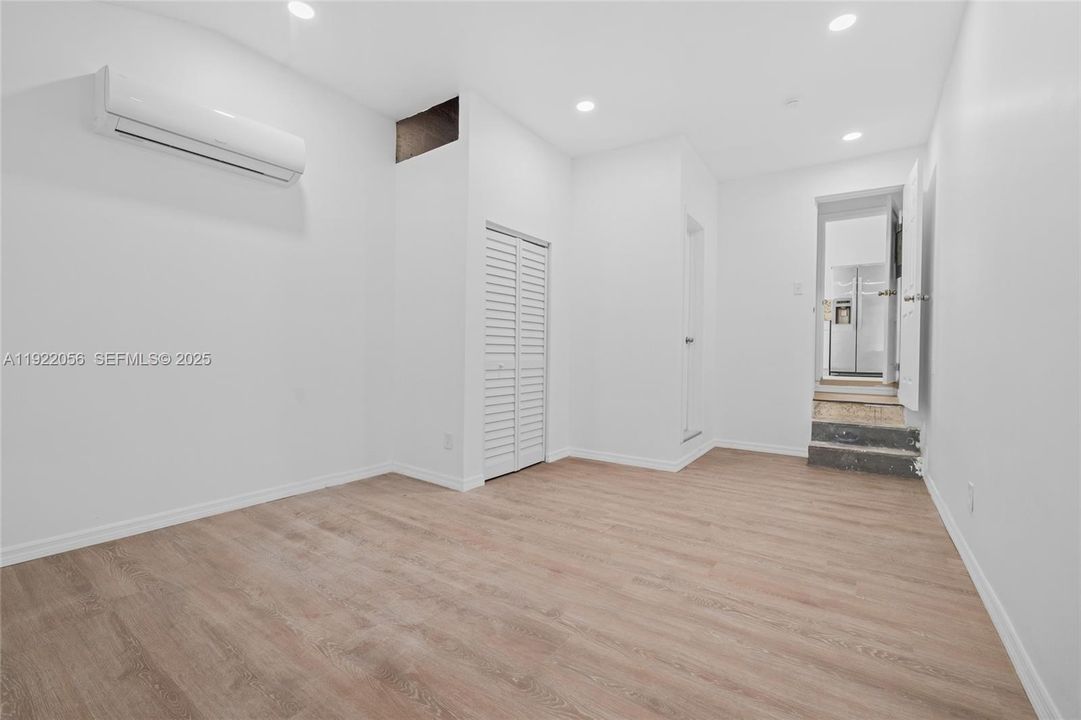 For Rent: $5,500 (5 beds, 4 baths, 1325 Square Feet)