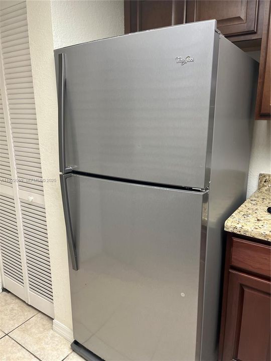 For Sale: $235,000 (2 beds, 2 baths, 986 Square Feet)