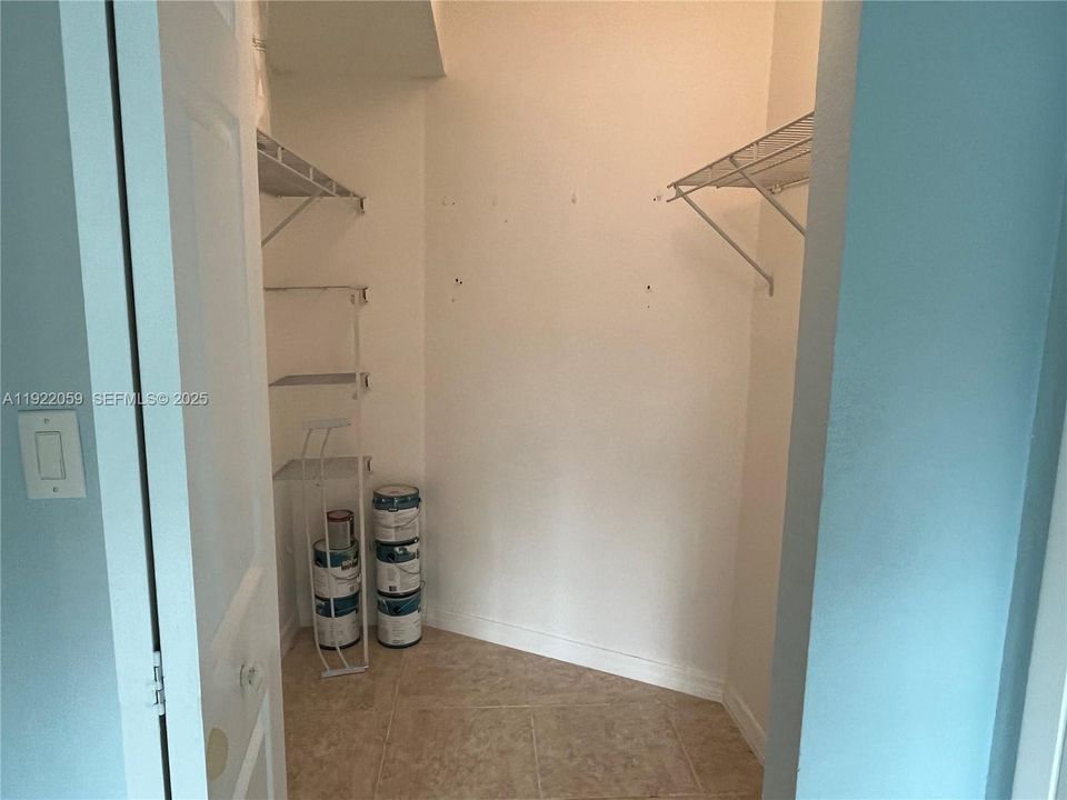 For Sale: $235,000 (2 beds, 2 baths, 986 Square Feet)