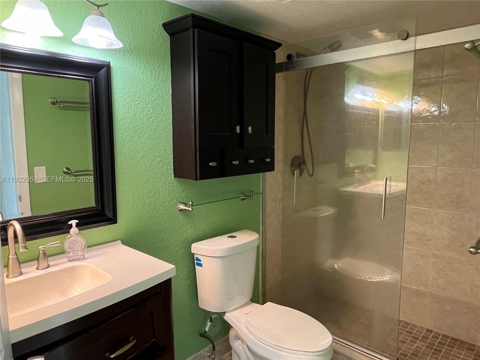 For Sale: $235,000 (2 beds, 2 baths, 986 Square Feet)
