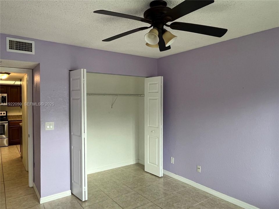 For Sale: $235,000 (2 beds, 2 baths, 986 Square Feet)