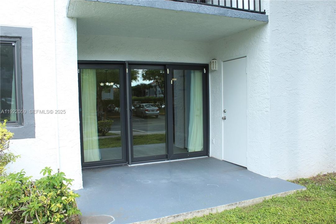 For Sale: $235,000 (2 beds, 2 baths, 986 Square Feet)