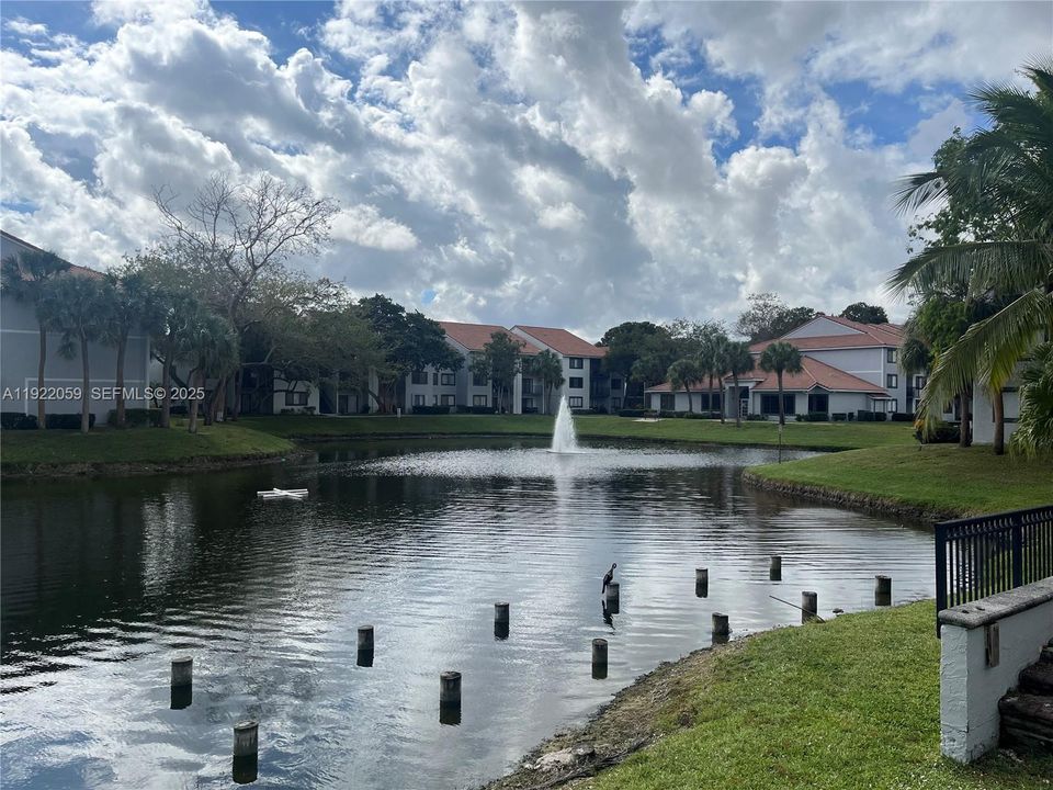 For Sale: $235,000 (2 beds, 2 baths, 986 Square Feet)