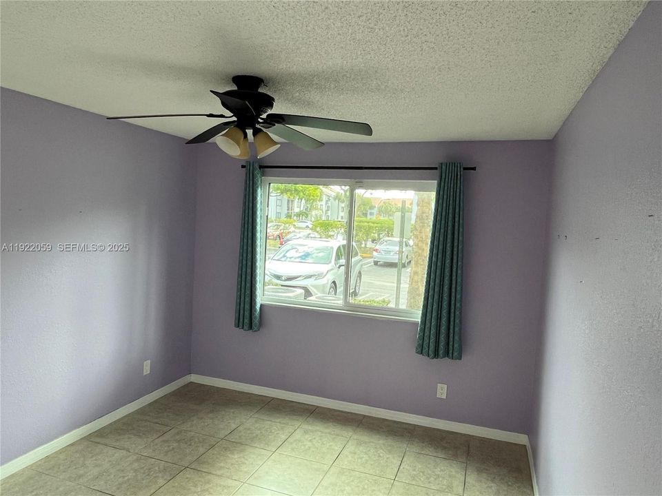 For Sale: $235,000 (2 beds, 2 baths, 986 Square Feet)