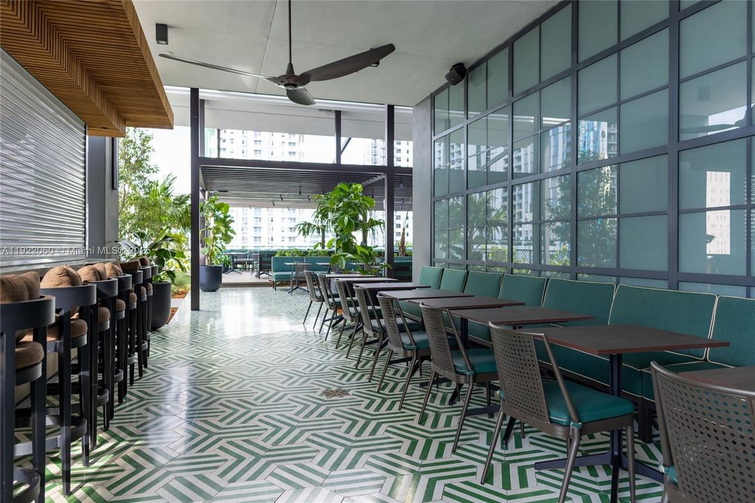 For Sale: $599,000 (1 beds, 1 baths, 588 Square Feet)