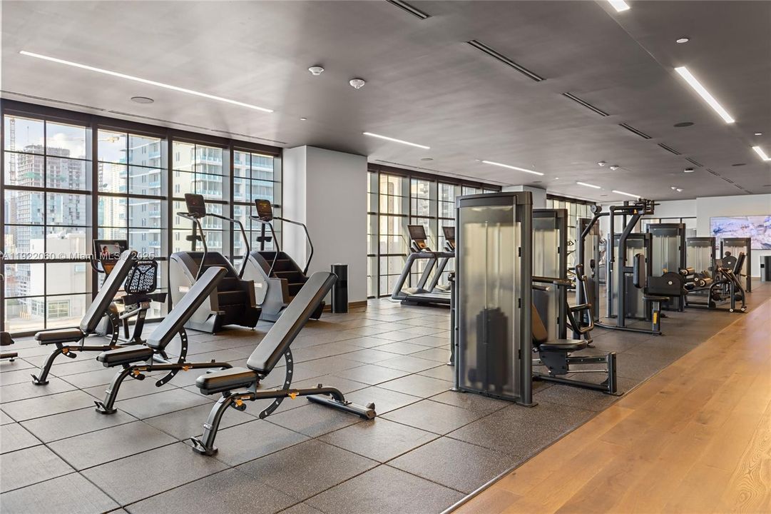 For Sale: $599,000 (1 beds, 1 baths, 588 Square Feet)