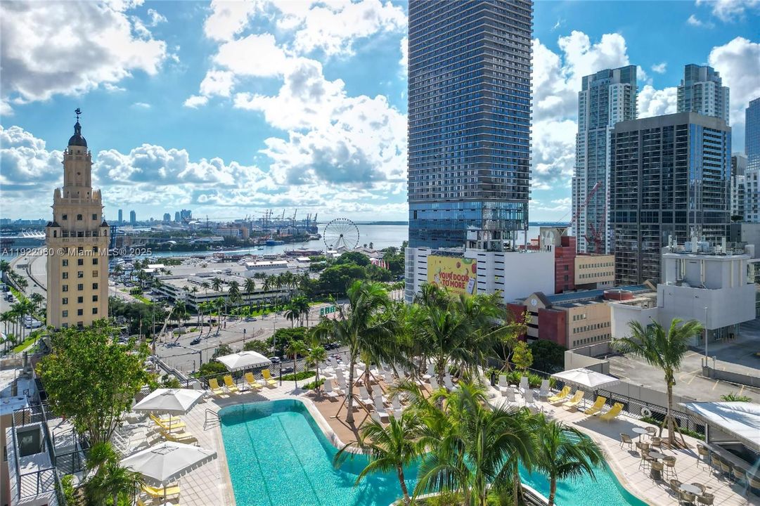 For Sale: $599,000 (1 beds, 1 baths, 588 Square Feet)