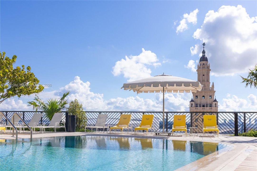 For Sale: $599,000 (1 beds, 1 baths, 588 Square Feet)