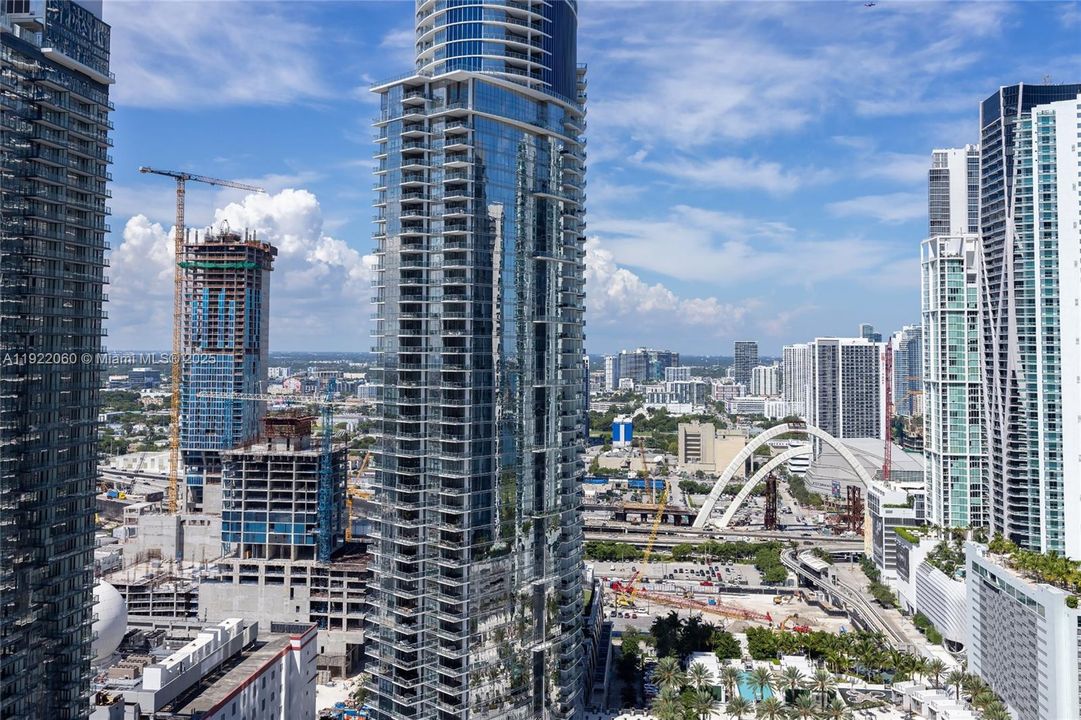 For Sale: $599,000 (1 beds, 1 baths, 588 Square Feet)