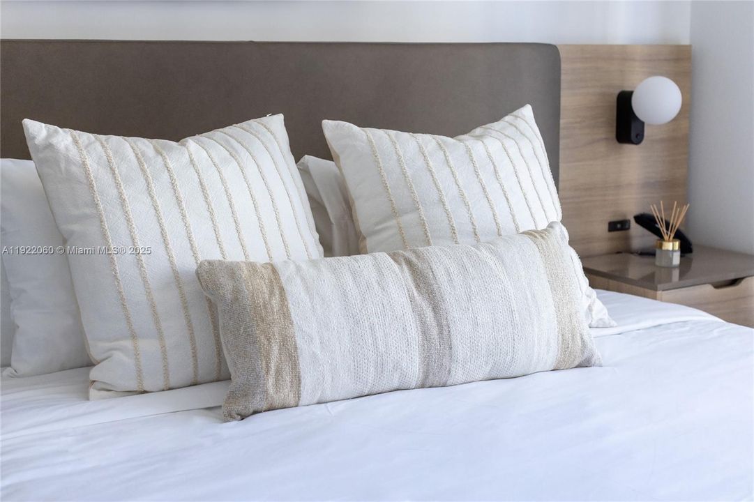 For Sale: $599,000 (1 beds, 1 baths, 588 Square Feet)