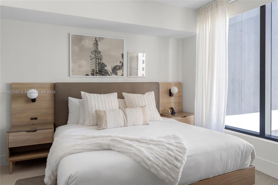 For Sale: $599,000 (1 beds, 1 baths, 588 Square Feet)