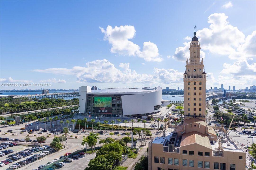 For Sale: $599,000 (1 beds, 1 baths, 588 Square Feet)