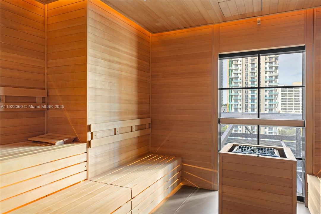 For Sale: $599,000 (1 beds, 1 baths, 588 Square Feet)