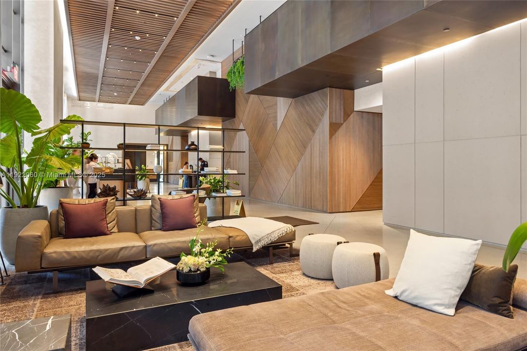 For Sale: $599,000 (1 beds, 1 baths, 588 Square Feet)