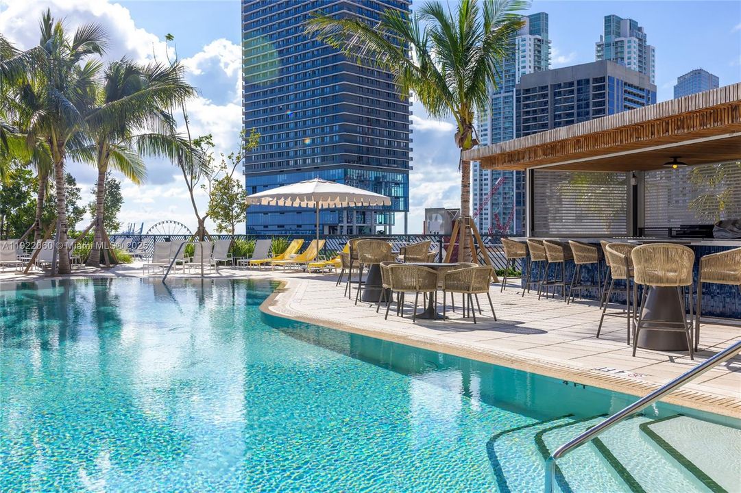 For Sale: $599,000 (1 beds, 1 baths, 588 Square Feet)