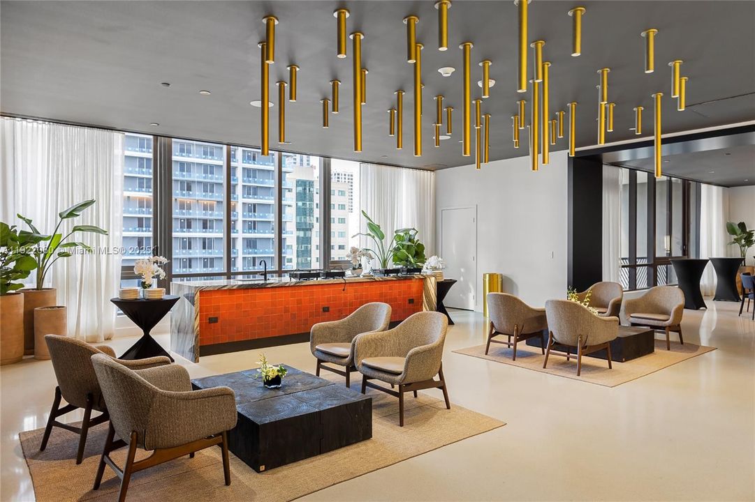 For Sale: $599,000 (1 beds, 1 baths, 588 Square Feet)