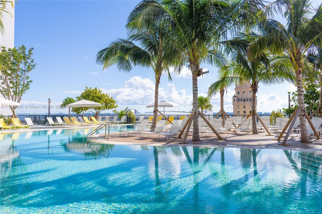 For Sale: $599,000 (1 beds, 1 baths, 588 Square Feet)