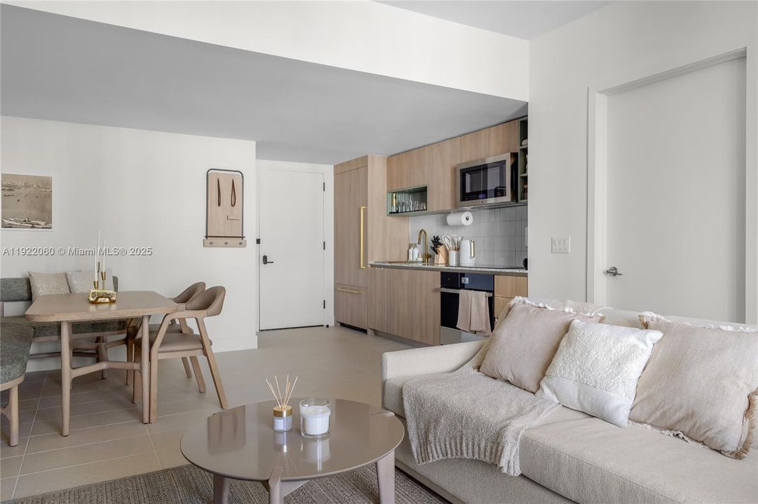 For Sale: $599,000 (1 beds, 1 baths, 588 Square Feet)