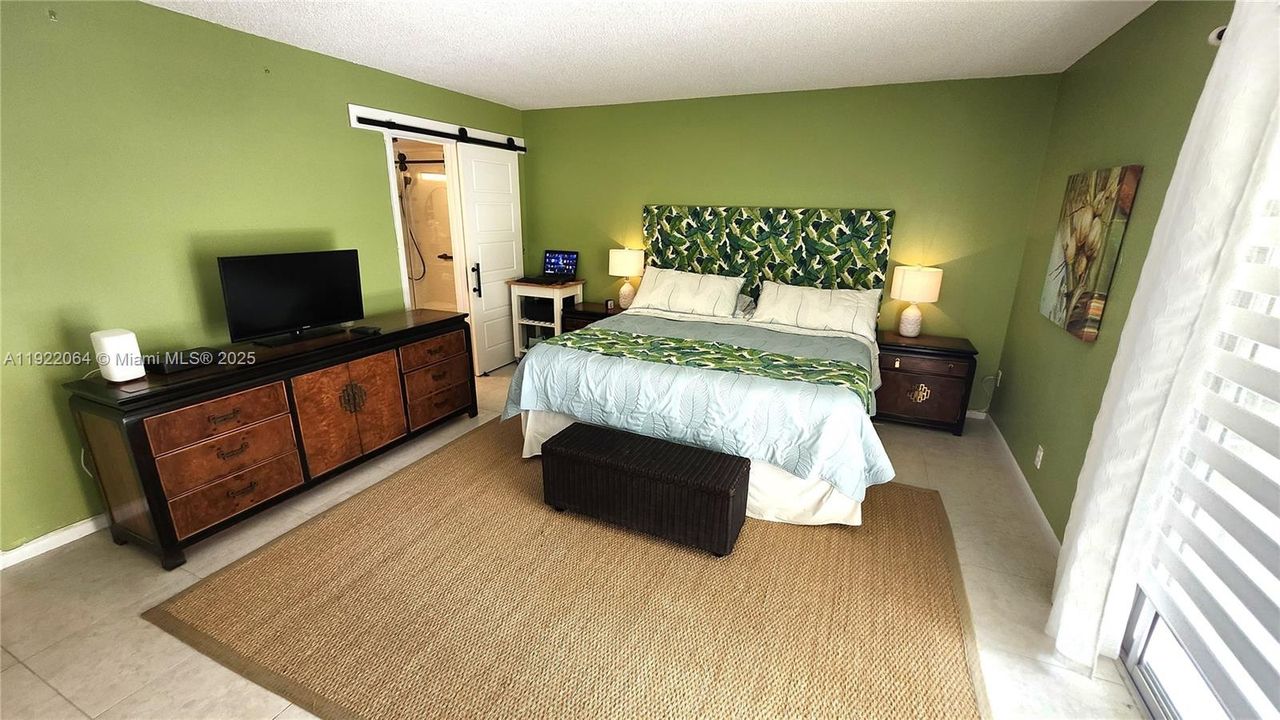 For Sale: $138,500 (1 beds, 1 baths, 700 Square Feet)