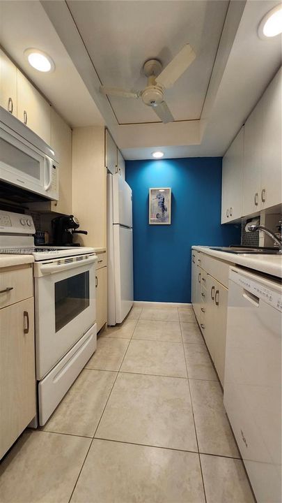 For Sale: $138,500 (1 beds, 1 baths, 700 Square Feet)