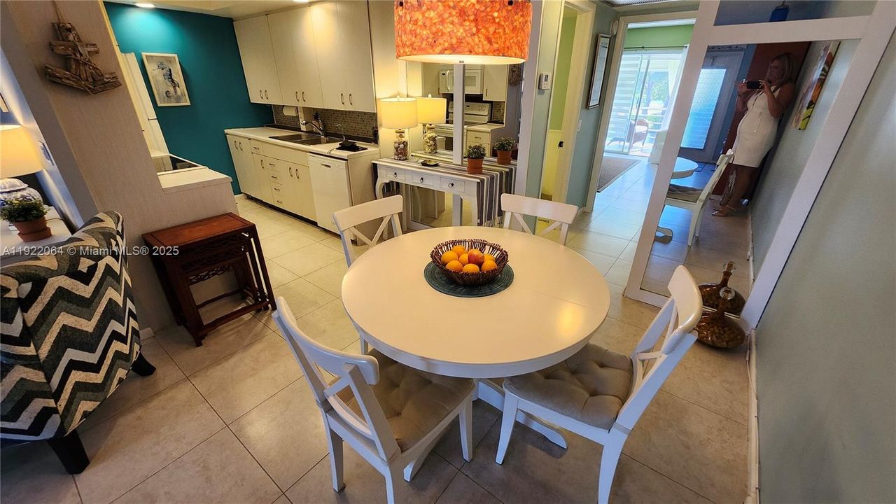 For Sale: $138,500 (1 beds, 1 baths, 700 Square Feet)