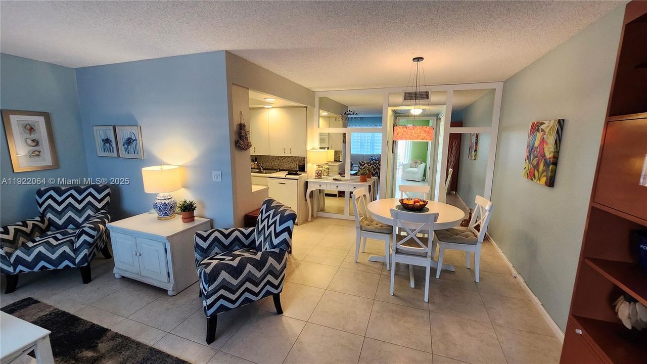 For Sale: $138,500 (1 beds, 1 baths, 700 Square Feet)