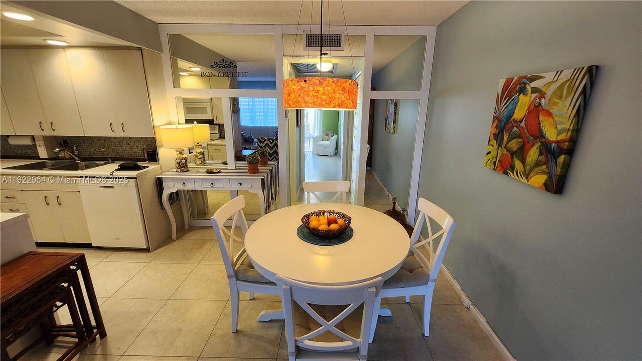 For Sale: $138,500 (1 beds, 1 baths, 700 Square Feet)