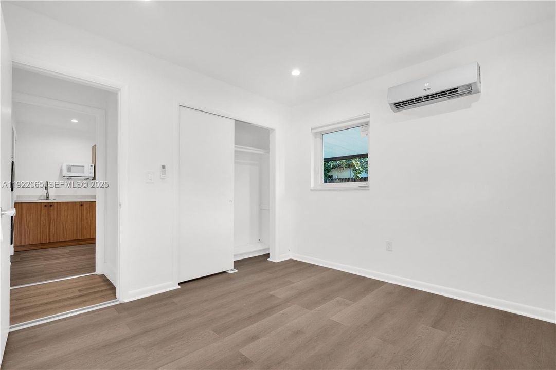 В аренду: $1,700 (1 спален, 1 ванн, 300 Квадратных фут)