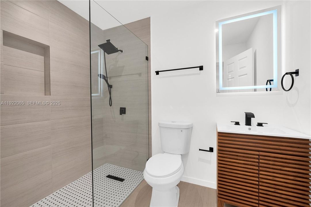 В аренду: $1,700 (1 спален, 1 ванн, 300 Квадратных фут)